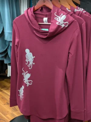 Pachena hoodie Merlot baby octopus