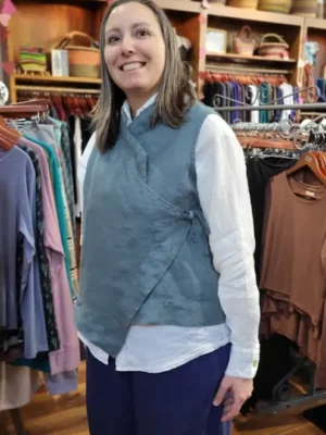 Bryn Walker – Koryo Vest Cardigans & Jackets 100% linen Bryn Walker – Koryo Vest Cardigans & Jackets 100% linen