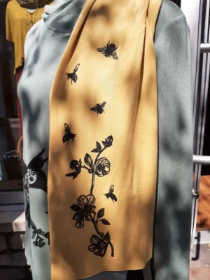 Pachena scarf_yellow bees