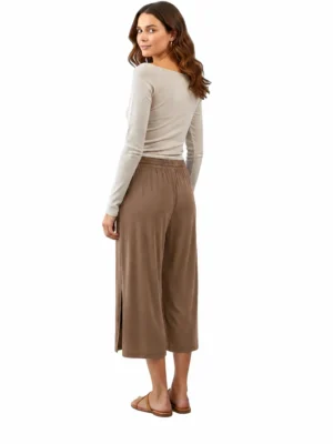 Om Grown &ndash; Serenity Pocket Capri Pants Pants & Capri Pants Designed in Canada