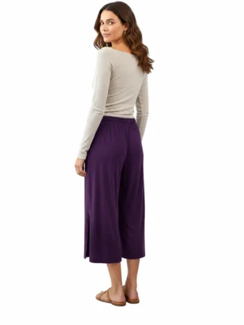 Om Grown – Serenity Pocket Capri Pants Pants & Capri Pants Designed in Canada