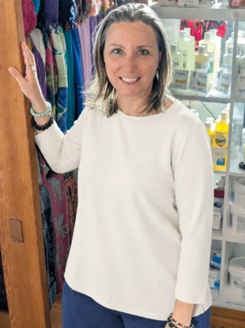 Gilmour Clothing – Terrific Tee Bracelet Sleeve Length Tops & Blouses Bamboo Gilmour Clothing – Terrific Tee Bracelet Sleeve Length Tops & Blouses Bamboo