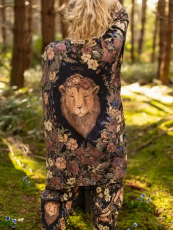Market of Stars - Matinee Duster - Lion Heart